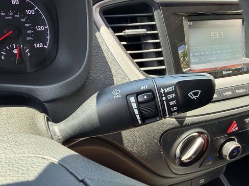 Used 2018 Hyundai Accent SE FWD image 32