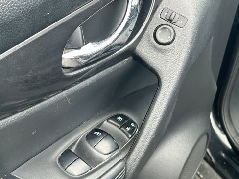 Used 2017 Nissan Rogue SV FWD image 29