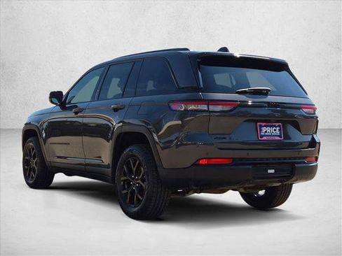 Used 2024 Jeep Grand Cherokee Altitude AWD/4WD image 8