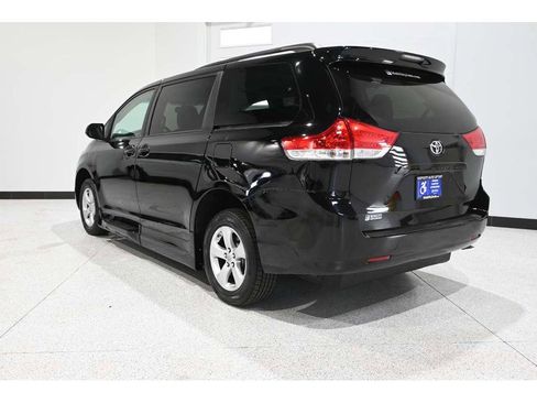 Used 2014 Toyota Sienna LE image 8