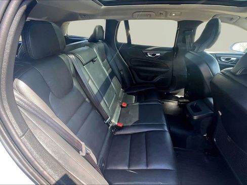 Used 2024 Volvo V60 B5 Cross Country Plus image 27