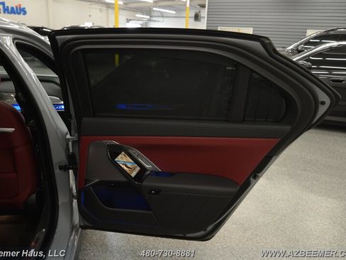 Used 2024 BMW 740i w/ M Sport Professional Package image 41