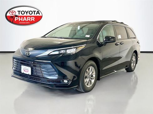 New 2026 Toyota Sienna XLE FWD image 1