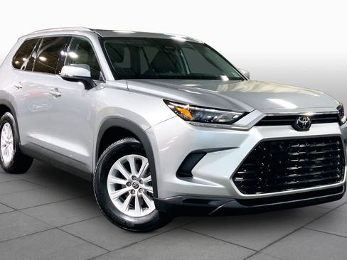 Used 2025 Toyota Grand Highlander AWD image 3