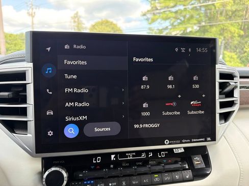 Used 2024 Toyota Sequoia Capstone AWD/4WD image 11