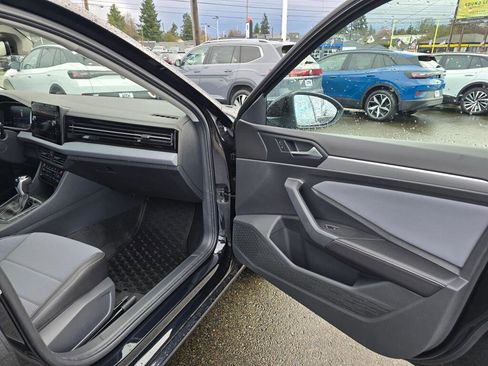 New 2026 Volkswagen Jetta SE FWD image 40