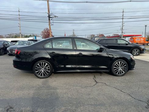 Used 2017 Volkswagen Jetta Sport w/ Jetta Sport Lighting Package image 8