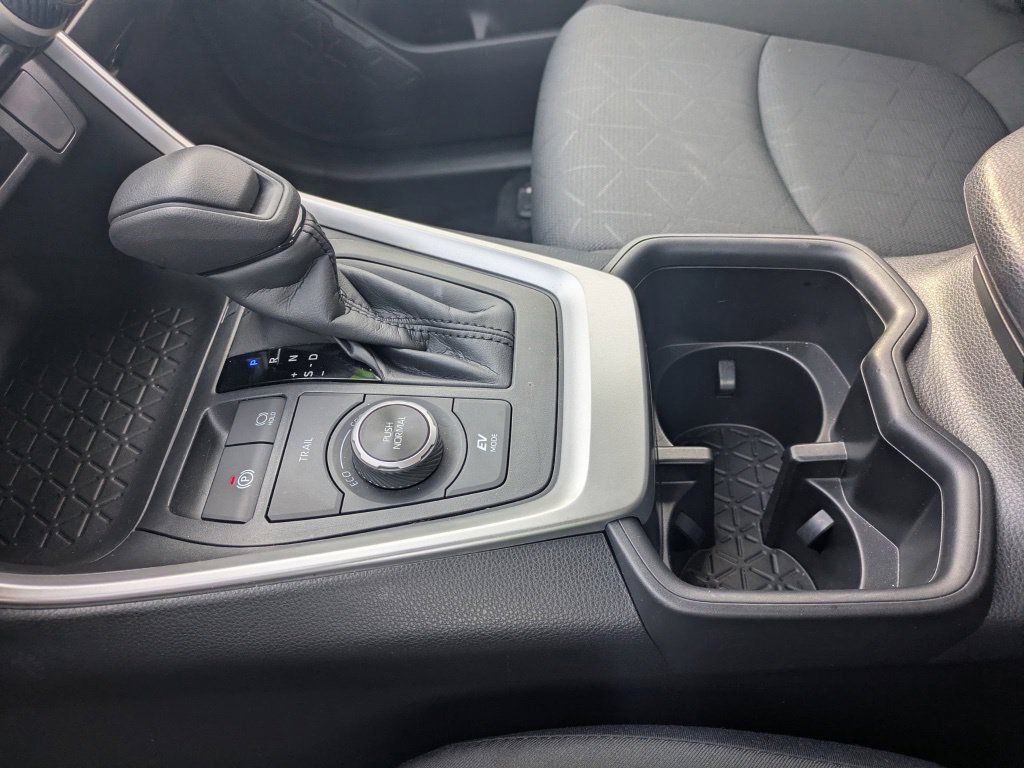 Used 2025 Toyota RAV4 XLE AWD/4WD image 18