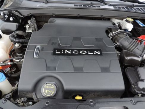 Used 2018 Lincoln Continental Select image 17