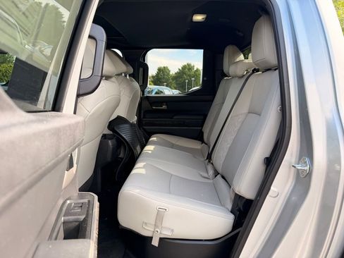 Used 2024 Toyota Tacoma Limited w/ Limited Package (LT) AWD/4WD image 12