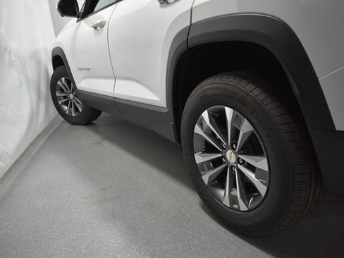 New 2026 Chevrolet Equinox LT w/ Convenience Package II FWD image 9