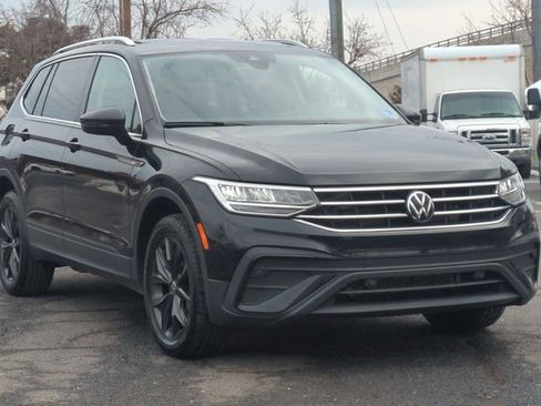 Used 2024 Volkswagen Tiguan SE image 3