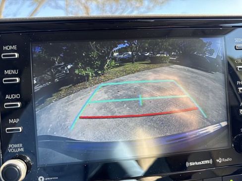 Used 2022 Toyota Highlander XLE image 17