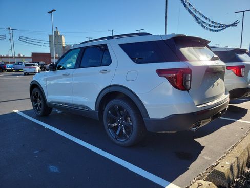 Used 2023 Ford Explorer ST-Line w/ Class IV Trailer Tow Package AWD/4WD image 4