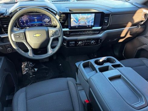 Used 2025 Chevrolet Silverado 3500 LT w/ Convenience Package image 8