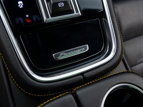 Used 2022 Porsche Panamera Turbo S image 25