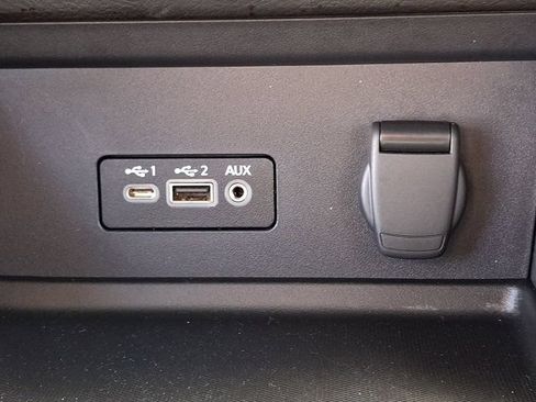 Used 2023 Nissan Sentra SR w/ Electronics Package FWD image 24