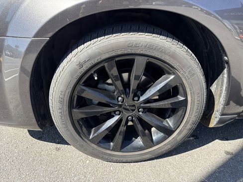 Used 2014 Dodge Avenger SE w/ Blacktop Package FWD image 11