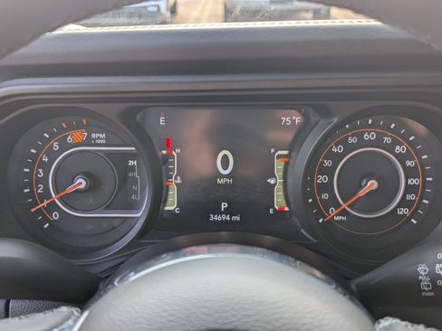 Used 2025 Jeep Wrangler Unlimited Sahara AWD/4WD image 25