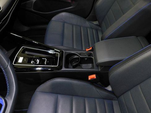 Used 2025 Volkswagen Golf image 37