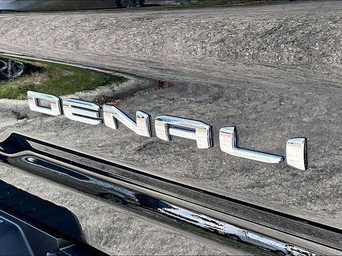 Used 2024 GMC Sierra 3500 Denali Ultimate AWD/4WD image 10