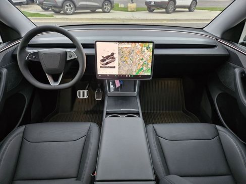 Used 2026 Tesla Model Y 2WD image 32