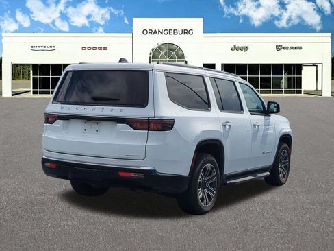 Used 2024 Jeep Wagoneer Series II w/ Flexible Seating Group RWD image 8