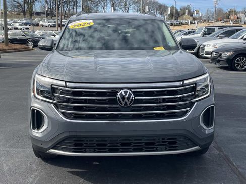Certified 2025 Volkswagen Atlas SE w/ Panoramic Sunroof Package image 2