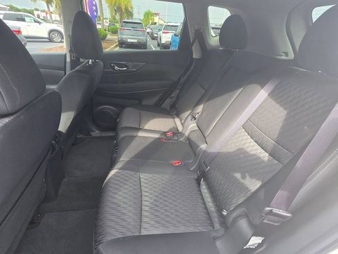 Used 2020 Nissan Rogue SV FWD image 12