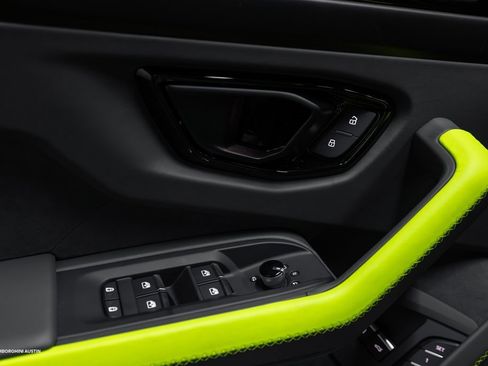 New 2025 Lamborghini Urus SE image 23