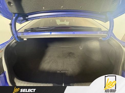 Used 2023 Hyundai Elantra SEL w/ Convenience Package FWD image 10