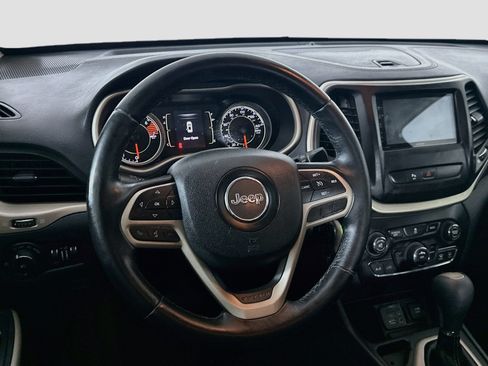 Used 2017 Jeep Cherokee Latitude w/ Safety/Convenience Group FWD image 18