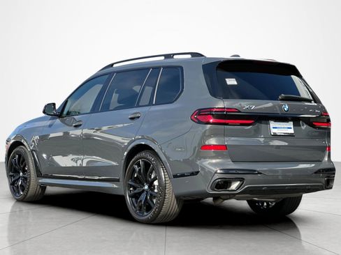 Used 2024 BMW X7 xDrive40i w/ M Sport Package AWD/4WD image 3
