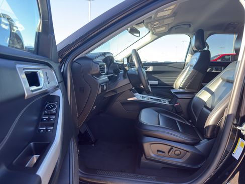 Used 2024 Ford Explorer XLT w/ Equipment Group 202A image 12