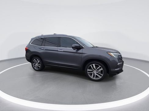 Used 2017 Honda Pilot Touring image 2