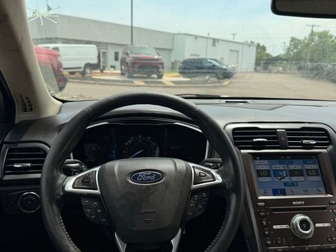 Used 2018 Ford Fusion Titanium AWD/4WD image 14