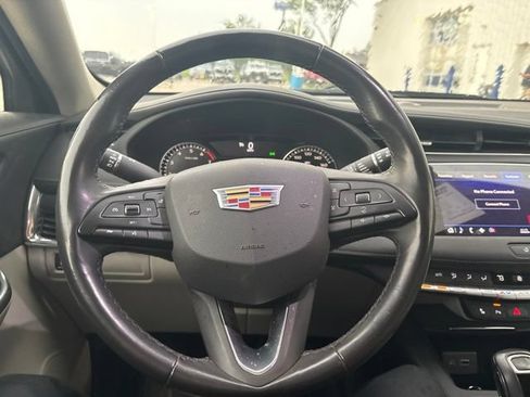 Used 2019 Cadillac XT4 Luxury w/ Cold Weather Package AWD/4WD image 12