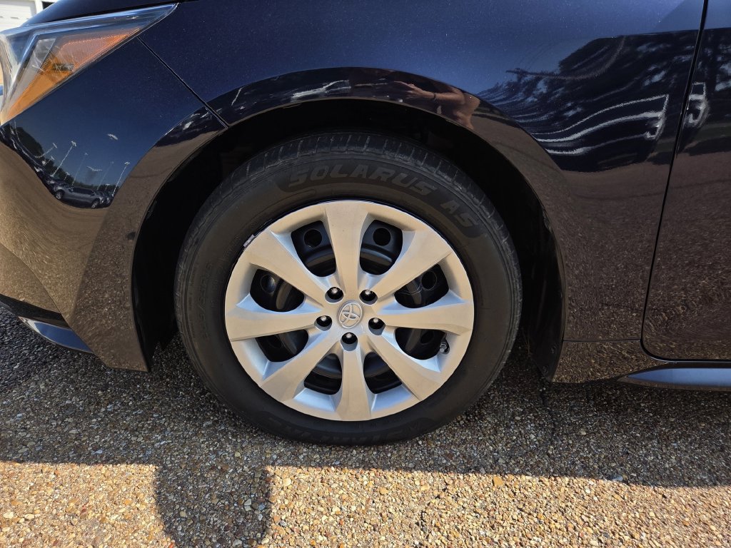 Used 2023 Toyota Corolla LE FWD image 29