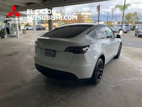 Used 2021 Tesla Model Y Long Range image 3