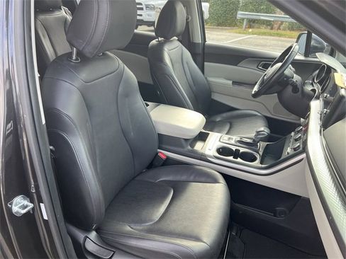 Certified 2024 Kia Carnival LX image 23