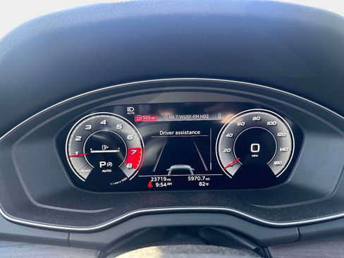 Used 2021 Audi Q5 Premium Plus image 11