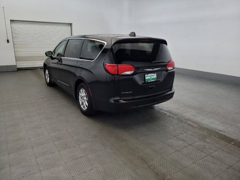 Used 2023 Chrysler Voyager LX FWD image 5