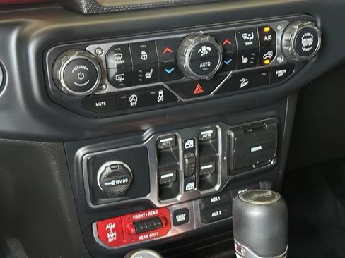 Used 2019 Jeep Wrangler Unlimited Rubicon AWD/4WD image 29