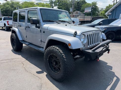 Used 2016 Jeep Wrangler Unlimited Sahara w/ Dual Top Group AWD/4WD image 6