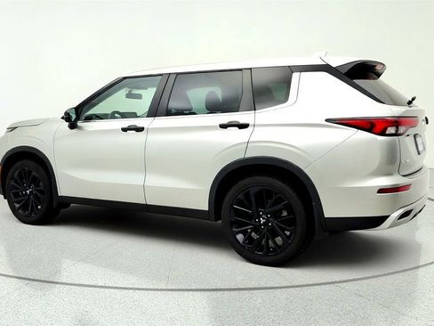 Used 2022 Mitsubishi Outlander SE AWD/4WD image 7