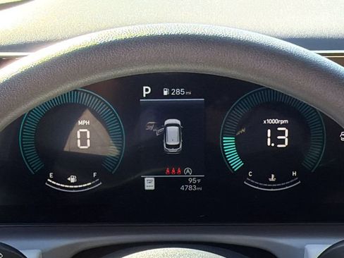 Used 2025 Hyundai Tucson SE image 13