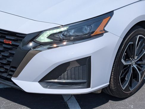 Used 2025 Nissan Altima 2.5 SR w/ SR Premium Package image 9