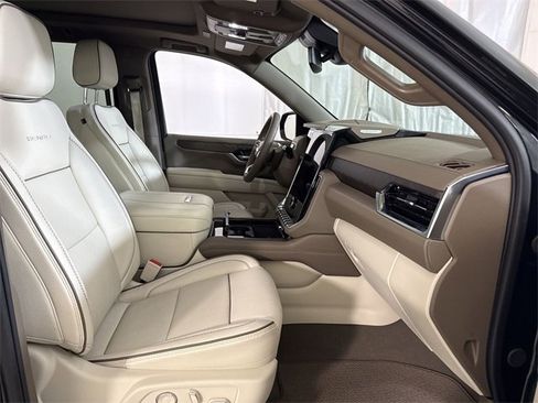 Used 2025 GMC Yukon Denali w/ Sun & Power Step Package image 36