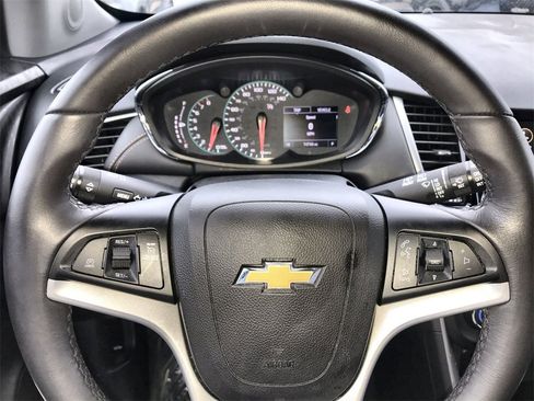 Used 2019 Chevrolet Trax LT w/ LT Convenience Package image 13
