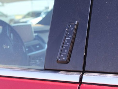 Used 2023 Chevrolet Tahoe Premier AWD/4WD image 16